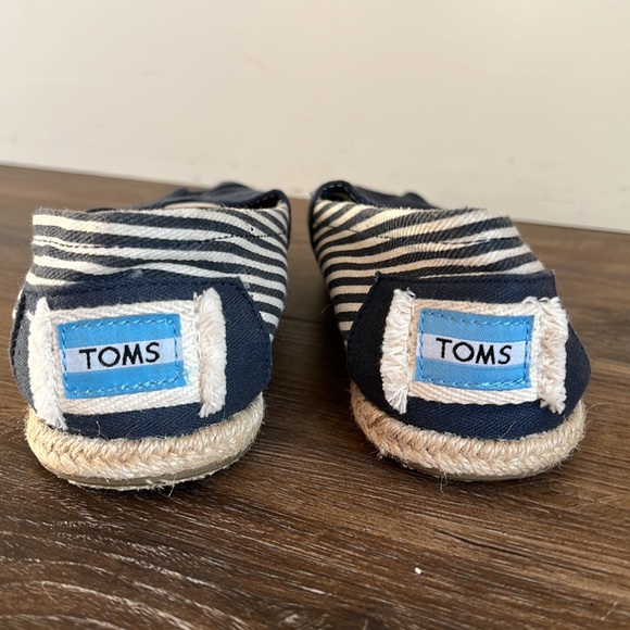 Tom’s Navy & Creme size W 6.5 - Picture 5 of 7